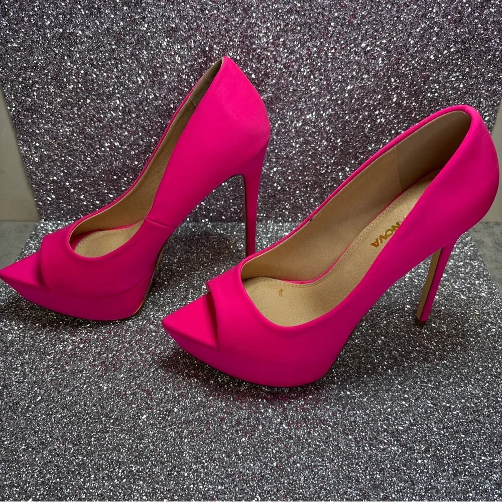 Fashion Nova Bright Pink Peep-Toe Platform Pumps
